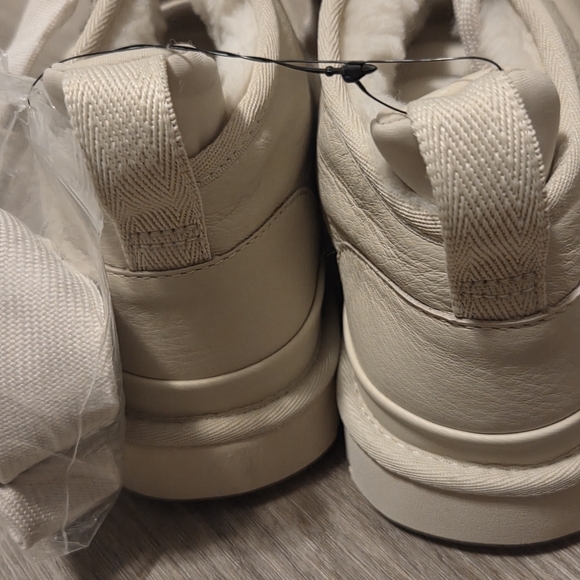 UGG Neumel FT Seasalt Leather Size-8